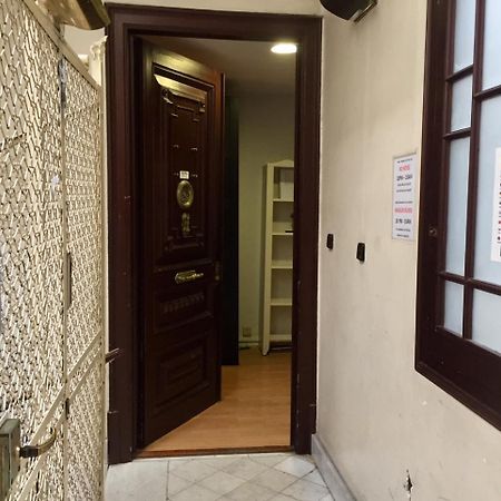 Gaudi Residence Barcelona Bagian luar foto